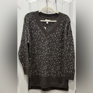 Nine West Women’s Size L Leopard Print‎ V-Neck Sweater Metallic Gray NWT